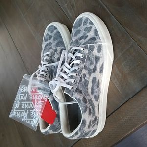 Leopard Vans